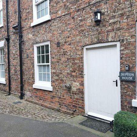 Skipton House Annex 瑟斯克 外观 照片